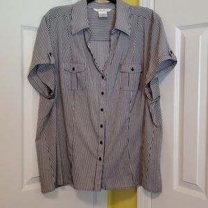 Nice black/white short sleeve blouse size 3x